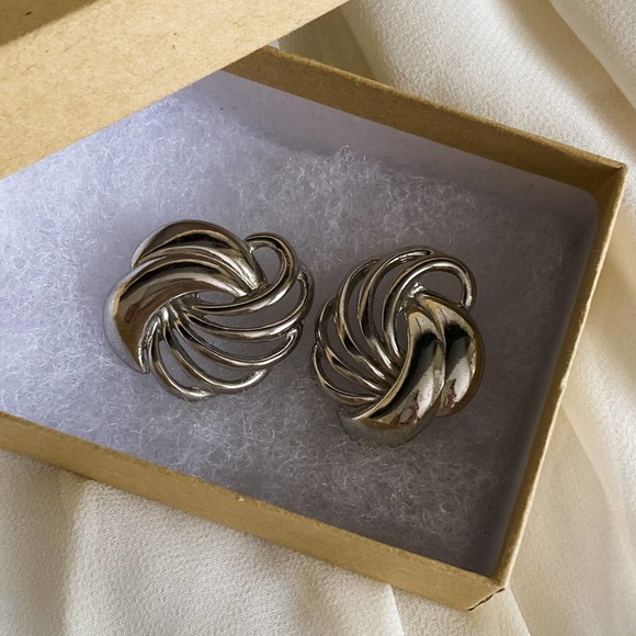 VTG Silver Spiral Chunky Stud Earrings - Picture 5 of 6